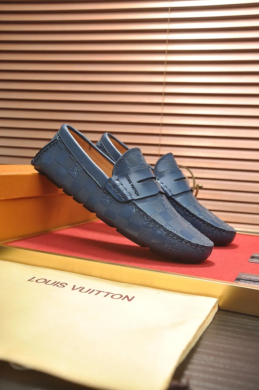 Men's men's shoes 💰420💶 [LV Doudou shoes] (water-dyed cowhide lining) new model is on the market, available on the official website. The new Doudou shoes are processed into single-color materials, and the uppers are made of imported cowhide material. The body of the shoe is fully hemmed with mark thread, and is lined with imported original cowhide leather. The elegant shoe shape is super suitable for all-matching, and the size is 38-44.